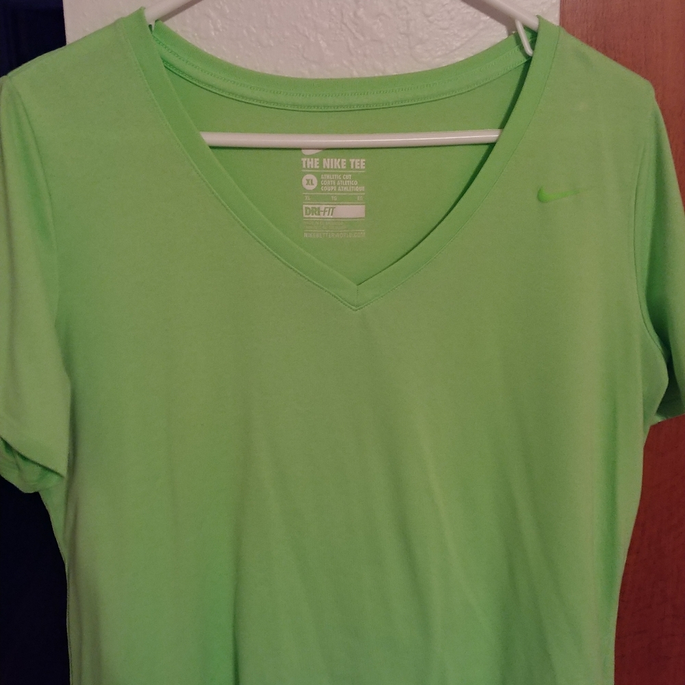 Woman's XL Dri-Fit Nike shirt.